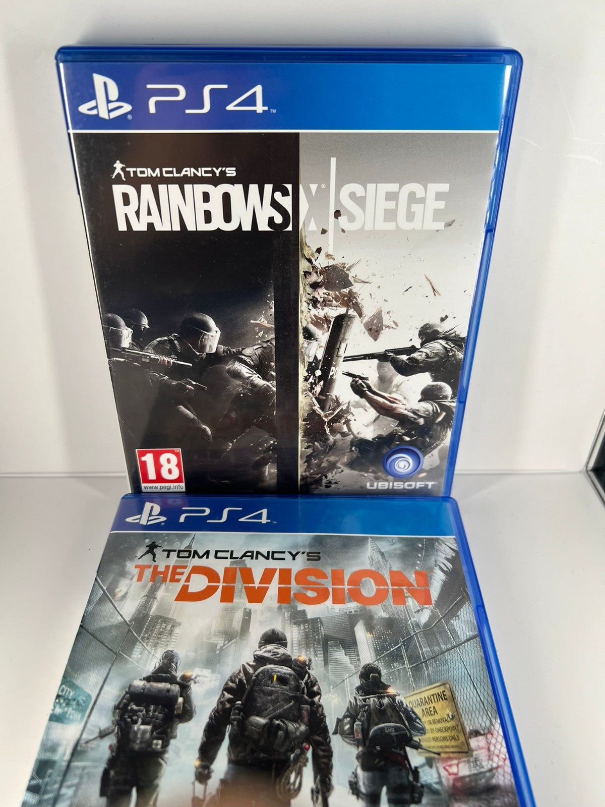 Tom Clanys Rainbow Six Siege + The Division Double Pack - PS4